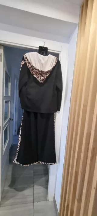 Conjunto americana y pantalón estampado