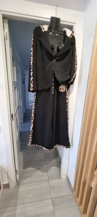 Conjunto americana y pantalón estampado