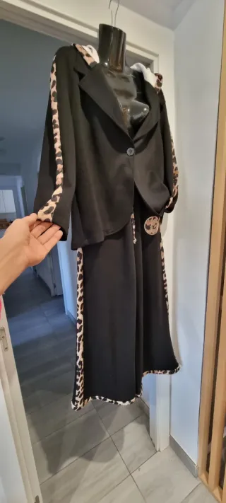 Conjunto americana y pantalón estampado