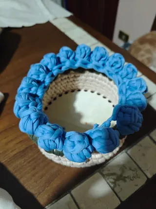 Cesto decorativo uncinetto fiori blu