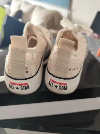 Zapatillas Beige y Blancas