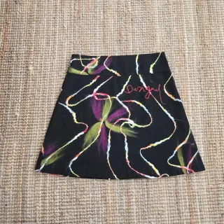 Falda Desigual Negra Estampada Línea A