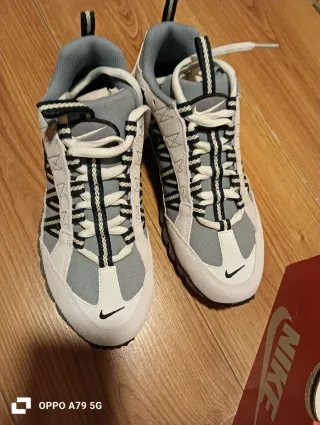 Botas de montaña Nike (nuevas)