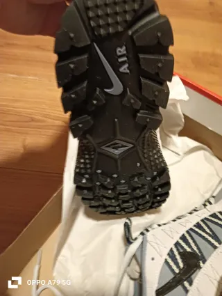 Botas de montaña Nike (nuevas)