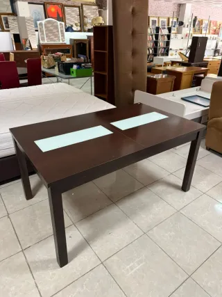 Tavolo da pranzo in legno e vetro