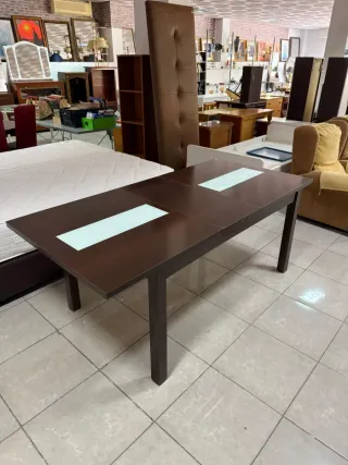 Tavolo da pranzo in legno e vetro