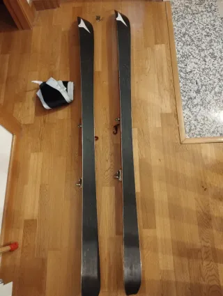 Esquís de travesía atomic ultimate 78