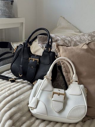 Bolso Negro y Blanco con Correa ajustable.