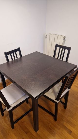 Tavolo da pranzo e 4 sedie