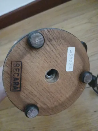 Lámpara de mesa BECARA madera y metal