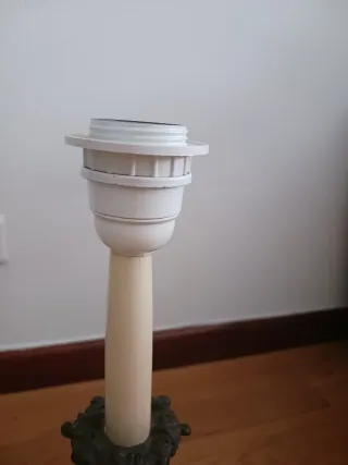 Lámpara de mesa BECARA madera y metal