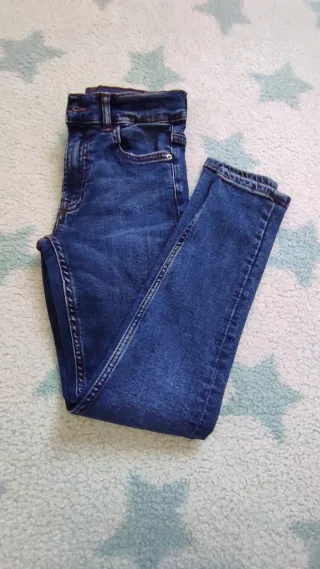 Pantalón vaquero pitillo niña Zara