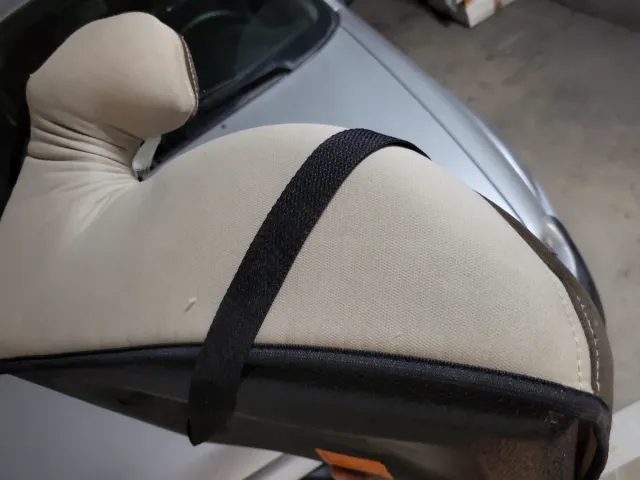 Sillita elevador coche bebé marrón y crema