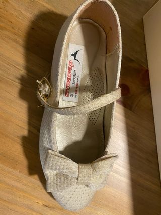 Zapatos Fallera Niña Beige y Dorado