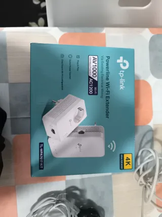 TP-Link Powerline Wi-Fi Extender AV1000 AC1200