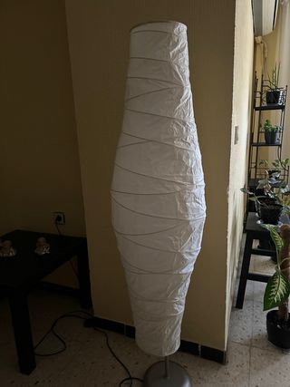 Lámpara de pie Ikea papel y metal