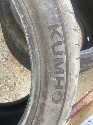 Neumático de coche.  315-35-21 Kumho Escta 111Y