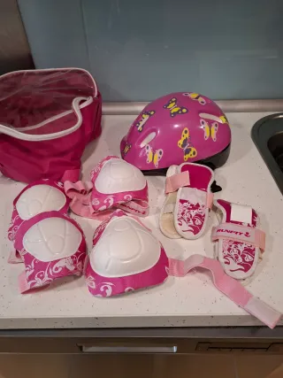 Casco y protecciones patinaje niña mariposas