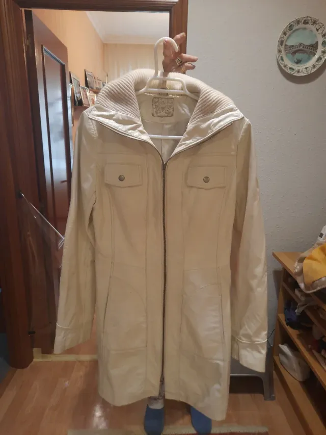 Chaquetón de piel blanco roto