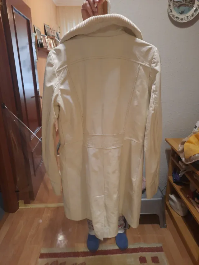 Chaquetón de piel blanco roto