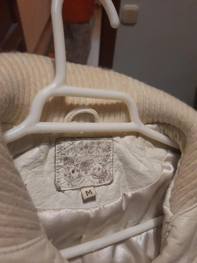 Chaquetón de piel blanco roto