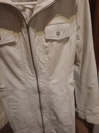 Chaquetón de piel blanco roto