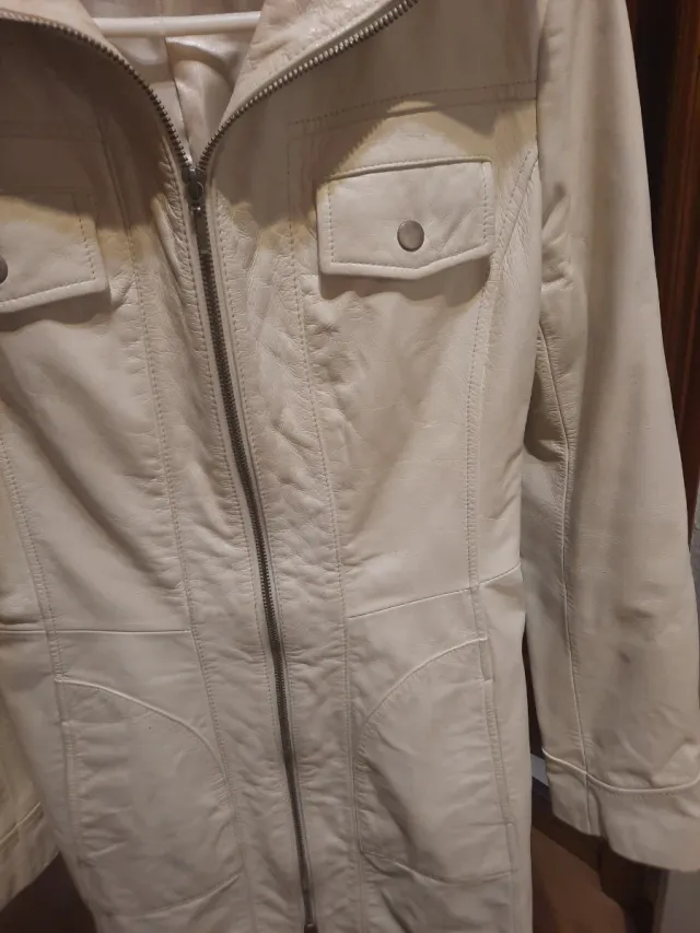 Chaquetón de piel blanco roto