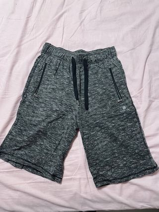 Pantalones cortos Adidas grises. Buen estado