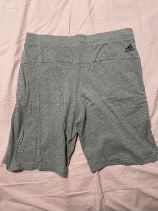 Pantalones cortos Adidas grises. Buen estado