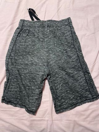 Pantalones cortos Adidas grises. Buen estado