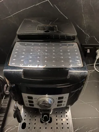 Cafetera Delonghi Magnifica S Automática