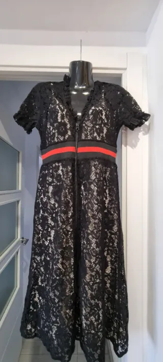 Vestido midi negro con cremallera y forro