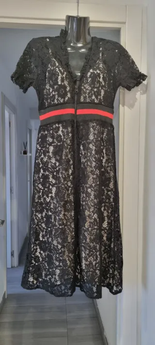 Vestido midi negro con cremallera y forro