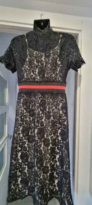 Vestido midi negro con cremallera y forro