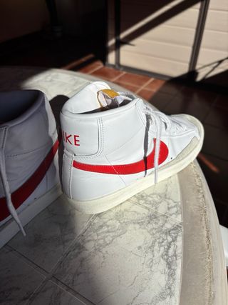 Nike Blazer Mid '77 Zapatillas Blancas Rojas