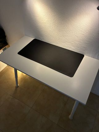 Scrivania di Ikea - Gambe regolabili