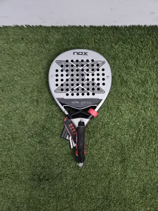 Pala de pádel Nox AT10 Alum 18k 2024