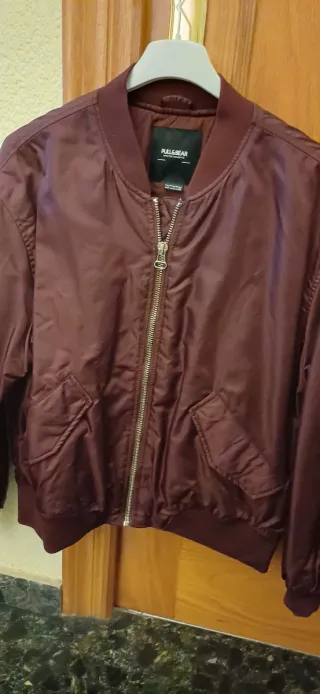 Chaqueta bomber Pull&Bear burdeos