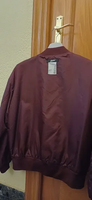 Chaqueta bomber Pull&Bear burdeos