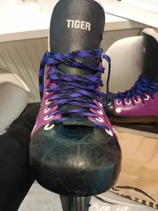 Patines de hockey o patinaje sobre hielo morado