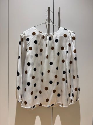 Blusa Sfera lunares blanco talla M