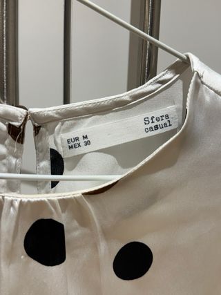 Blusa Sfera lunares blanco talla M