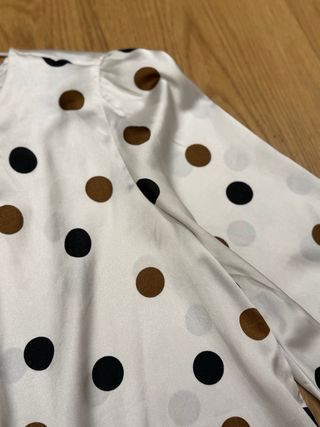 Blusa Sfera lunares blanco talla M