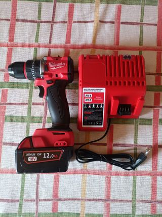 Taladro Percutor Milwaukee + Batería y Cargador