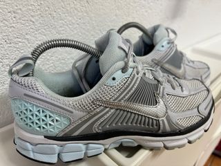 Zapatillas deportivas Nike grises y azules