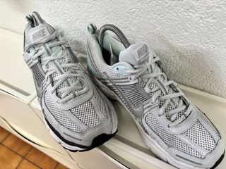 Zapatillas deportivas Nike grises y azules