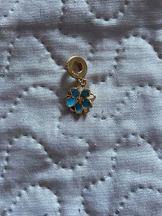 Charm Pandora con Flor Azul Dorada