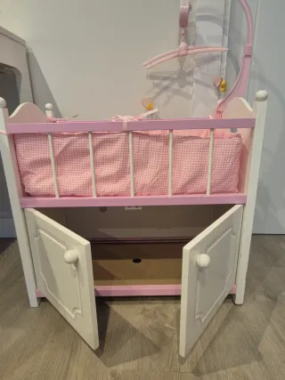 Cuna de madera para muñecas