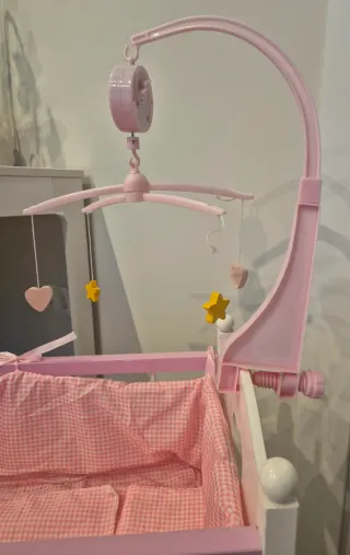 Cuna de madera para muñecas