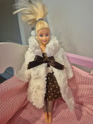 Cuna de madera para muñecas